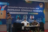 Ketua KPU Sidoarjo M. Iskak, Anggota Komisi II DPR RI, Rahmad Muhhajirin, dan Ketua Bawaslu Sidoarjo, Haidar Mundjit. M. Iskak, mengawali sarasehan dengan memberikan pemahaman seputar Pemilu 2024 (Dok Foto IST)