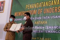  Bupati Temanggung HM Al Khadziq menandatangani perjanjian kerjasama Bidang Perdata dan Tata Usaha Negara dengan Kejaksaan Negeri Temanggung di Pendopo Jenar, Selasa (12/7/2022) (Dok Foto IST)