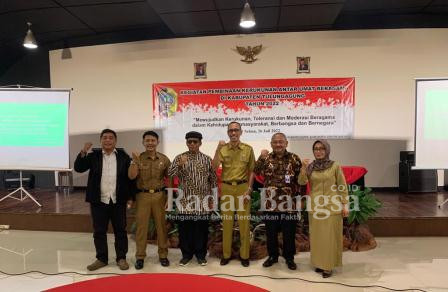 Bertempat di hall Barata Convention Center Tulungagung, Badan Kesatuan Bangsa dan Politik (BAKESBANGPOL) Kabupaten Tulungagung selenggarakan sosialisasi pembinaan kerukunan antar umat beragama (Dok Foto IST)