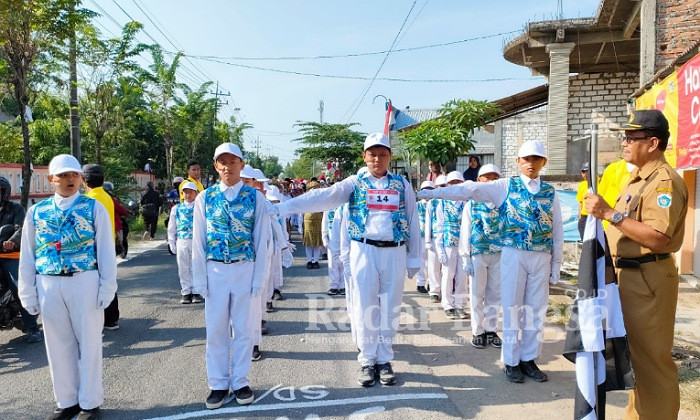 Peserta Lomba gerak jalan dari SDN Unggulan 1 Sukodadi