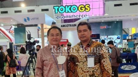 President Director Multi Group Roger Tjakradisurya (kiri) saat hadiri Apkasi Procurement Network (APN) 2022. (Dok. Istimewa)