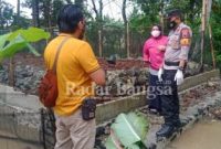 Lalu Polsek Kroya bersama Petugas medis dari Puskesmas Kroya saat di lokasi (Dok Foto IST)