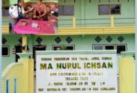 Kepala sekolah MA Nurul Ichsan, Miswanto, S.Pdi. saat diwawancarai media RadarBangsa.co.id (Dok Foto Riyaman)