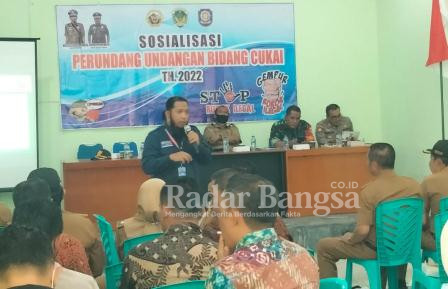 Sosialisasi perundang-undangan bidang cukai di Gedung Martindo Rice di Desa Palur Kecamatan Kebonsari, Kabupaten Madiun, Senin (22/8/2022).