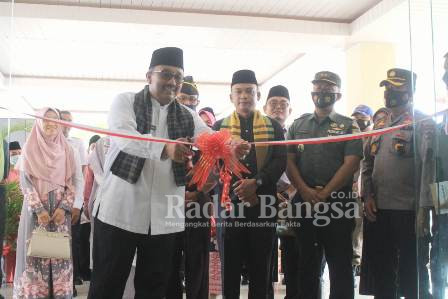  Bupati Pasaman H. Benny Utama saat meresmikan gedung DPRD (Dok Foto IST)