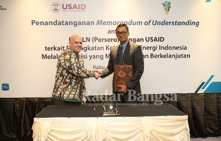 MoU yang ditandatangani oleh Direktur Utama PLN Darmawan Prasodjo dan Direktur USAID Indonesia Jeff Cohen di Jakarta, pada 3 Agustus 2022.