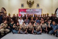 Persatuan Wartawan Indonesia (PWI) Kabupaten Sidoarjo menggelar bakti sosial kepada para veteran di Sidoarjo, Selasa (16/8/2022)