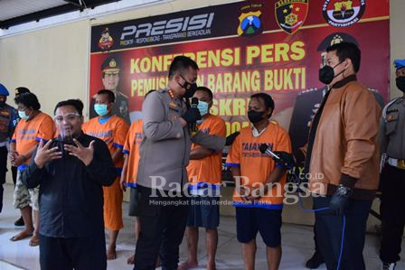 Kapolresta Sidoarjo Kombes Pol. Kusumo Wahyu Bintoro, saat pers release. Selasa (23/8/2022)