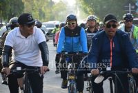  Bupati Sidoarjo, Wakil Bupati Sidoarjo, Ketua DPRD Sidoarjo, Kapolresta Sidoarjo, pimpinan jajaran TNI di Kabupaten Sidoarjo, Ketua Pengadilan Negeri Sidoarjo dan Kepala Kejaksaan Negeri Sidoarjo. saat mengikuti gowes pagi  (IST/RadarBangsa)