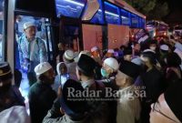 Pemkab Sumenep saat menyambut kedatangan jamaah  haji (Dok Foto IST)