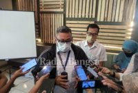  Kepala Kanwil IV KPPU, Dendy Rakhmad Sutrisno saat diwawancarai awak media di Surabaya