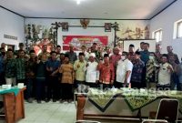 Foto bersama seusai kegiatan sosialisasi oleh FKUB Kabupaten Kediri di Balai Desa Darungan 