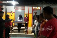 Saat melakukan tes urine (IST)