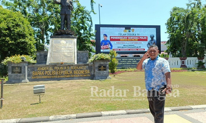  Ketum Japas, M.H, Sholeh datangi Mapolrestabes Surabaya,  Rabu (14/9/2022), meminta usut tuntas tewasnya Hari, tahanan Polsek Tambaksari dan memperjuangkan masa depan dua anak yang ditinggalkan almarhum tersebut (Foto : dok pribadi)