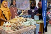 Ibu-ibu Cantik, peserta Bazar UMKM yang menggelar dagangannya di kantor pendopo kecamatan Turi. (IST/RadarBangsa)