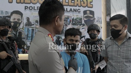 Kapolres Pemalang AKBP Ari Wibowo saat menggelar konferensi pers di Media Center Wicaksana Laghawa Polres Pemalang, Kamis (22/9/2022)