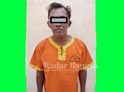 Masman (47) warga Desa Puter Kecamatan Kembangbahu, Kabupaten Lamongan, buronan pelaku pembobolan pabrik PT Benen Otomotif dan Fan yang berada di Desa Takeranklanting  saat diamankan polres Lamongan (IST/RadarBangsa)