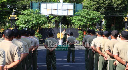  Komandan Kodim 0821 Lumajang, Letkol Czi Gunawan Indra Y.T., S.T., M.M, saat memberikan arahan.