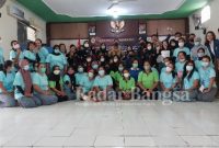 Saat Foto bersama Mahasiswa Fakultas Hukum univertas Semarang dengan warga binaan lapas IIA Bulu di acara Caring Law Movenment (IST/RadarBangsa)