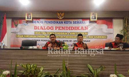 Dewan pendidikan kota Semarang saat dialog pendidikan di Hotel Candi Indah (HCI) Kota Semarang, Kamis (8/9) (IST/RadarBangsa)