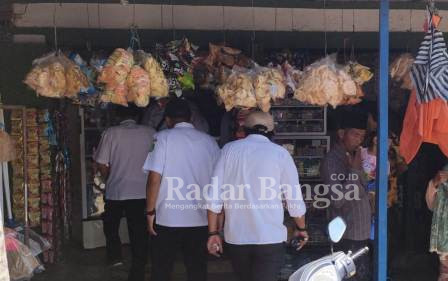 Satpol PP beserta Tim gabungan Pemerintah Kabupaten (Pemkab) Sumenep gelar operasi rokok ilegal 