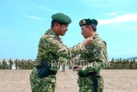 Panglima Komando Cadangan Strategis Angkatan Darat (Pangkostrad) Letjen Maruli Simanjuntak mengukuhkan Kapolri Jenderal Listyo Sigit Prabowo sebagai warga kehormatan keluarga besar Kostrad