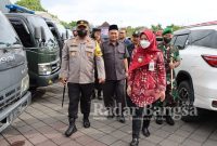 Bupati Demak Dr. Eisti'anah didampingi Kapolres Demak saat cek kesiapan anggota ( IST)