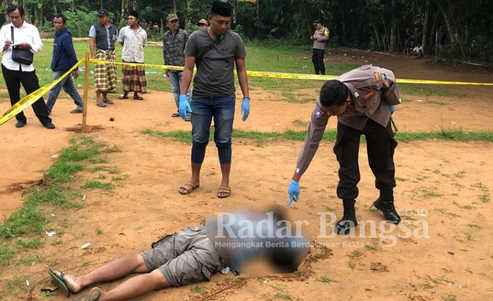 Anggota Kepolisian saat olah TKP kasus penembakan di area sabunh ayam (IST)