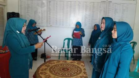  Ketua TP PKK Desa Karyabakti Ny. Susilawati Sunadi dan Desa Karangwangi Ny. Rena Arianti Tarna ucapkan 