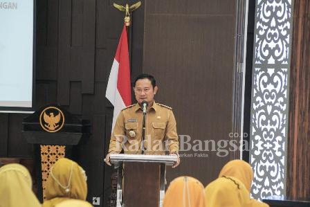 Bupati Lamongan Yuhronur Efendi saat membuka acara di Aula Gajah Mada Lt 7 Pemda Lamongan, Selasa (25/10) (IST)