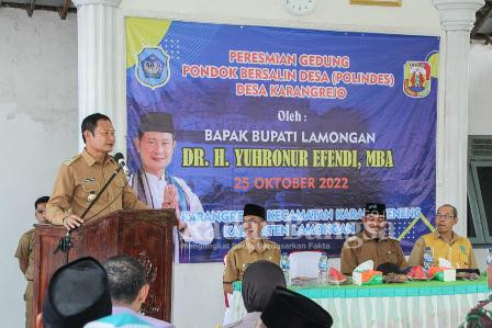 Bupati Lamongan Yuhronur Efendi, saat sambutanya bertempat di Balaidesa Karangrejo Kecamatan Karanggeneng,  Selasa (25/10) (IST)