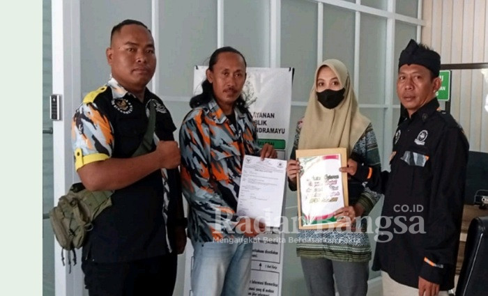 Dok : Foto LSM GMBI Saat Laporan di Kejaksaan Negeri Indramayu- Jaya Sutono Radar Bangsa
