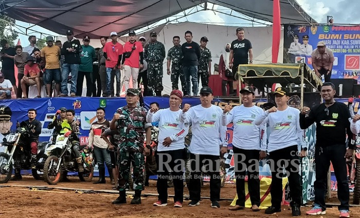 Bupati Sumenep Achmad Fauzi secara resmi membuka kejuaraan Grasstrack Open Championship 2022 di Sirkuit Abd. Halim Perdana Kusuma, desa Kebunagung (IST)