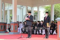 Bupati Lamongan Yuhronur Efendi saat membacakan pidato dari Menteri Sosial RI, di Alun-Alun Lamongan . Kamis (10/11)  (IST)