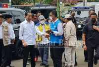 Presiden Republik Indonesia Joko Widodo kembali melakukan kunjungan langsung ke lokasi posko siaga pasca gempa di Cianjur, Jawa Barat