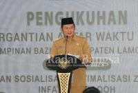 Bupati Lamongan Yuhronur Efendi, saat mengukuhkan Pergantian Antar Waktu (PAW) Pimpinan Baznas Kabupaten Lamongan periode 2018-2023, Senin (21/11) di Pendopo Lokatantra Lamongan