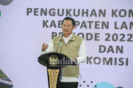 Bupati Lamongan Yuhronur Efendi saat menghadiri acara pengukuhan (IST)