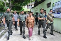 Pangdam IV/Diponegoro Mayjen TNI Widi Prasetijono beserta pejabat utama Kodam silaturahmi ke Pondok Pesantren Islam Al Mukmin di Kabupaten Sukoharjo, Jawa Tengah, Kamis (17/11/2022)