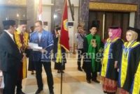 Akademi farmasi (Akfar) Yannas Husada Bangkalan menyelenggarakan prosesi wisuda Tahun akademik 2021-2022 di gedung Serba Guna Ratoh Ebuh, Jl.Jendral A.Yani No.1 Bangkalan. Kamis, 29/12/2022) (Dok pribadi)