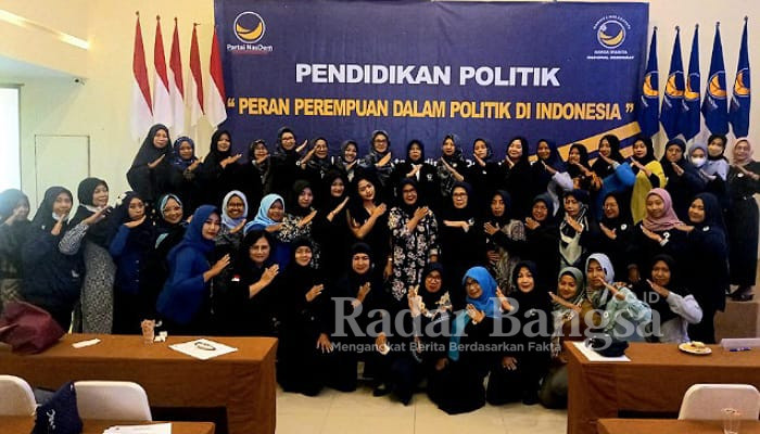 Foto bersama seusai kegiatan Pendidikan Politik Partai NasDem Kabupaten Kediri