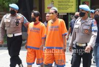 Dua pelaku saat diamankan di Polresta Sidoarjo  (Dok Humas Polresta)