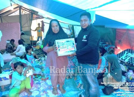 Dok : Foto Penyerahan Bantuan Korban Gempa Bumi Cianjur –Jaya Sutono Radar Bangsa