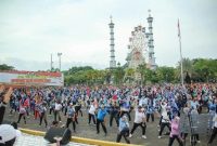 Pemerintah Kabupaten Lamongan menyelenggarakan senam bersama di Alun-Alun Lamongan, Jum'at (30/12) (Dok Pemkab Lamongan)