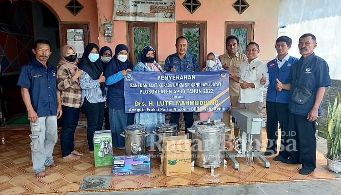 Pak Lutfi bersama Plh Kades Wonorejo Trisulo dan Kelompok UMKM Srikandi Ayu Jayati serta Kader Partai NasDem