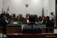  Jalannya persidangan agenda putusan Terdakwa Agung  Prasetiyo dalam perkara dugaan tindak pidana penggelapan mobil di PN Surabaya, Selasa 20 Desember 2022 (Foto : YW)