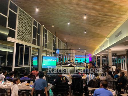 Suasana nobar final Piala Dunia Qatar 2022 di Fifteen Celcius Sky Lounge, Batu