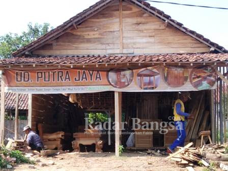 Perusahaan mebel UD Putra Jaya. (IST)