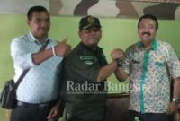 (Tengah) Amin Santoso Ketua Umum Non Government Organisation Jaring Pelaksana Antisipasi Keamanan ( NGO JALAK) 