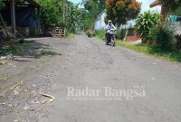 Ket Foto : Status jalan ruas Dusun Besuk Utara Desa Tumpeng, sampai dengan Dusun Tesirejo Desa Kertosari, yang rusak, dan akan diperbaiki di tahun 2023.