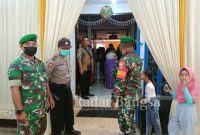 TNI - Polri saat lakukan kegiatan pengamanan Ibadah Natal di GBI ' Yesus Penolong'.